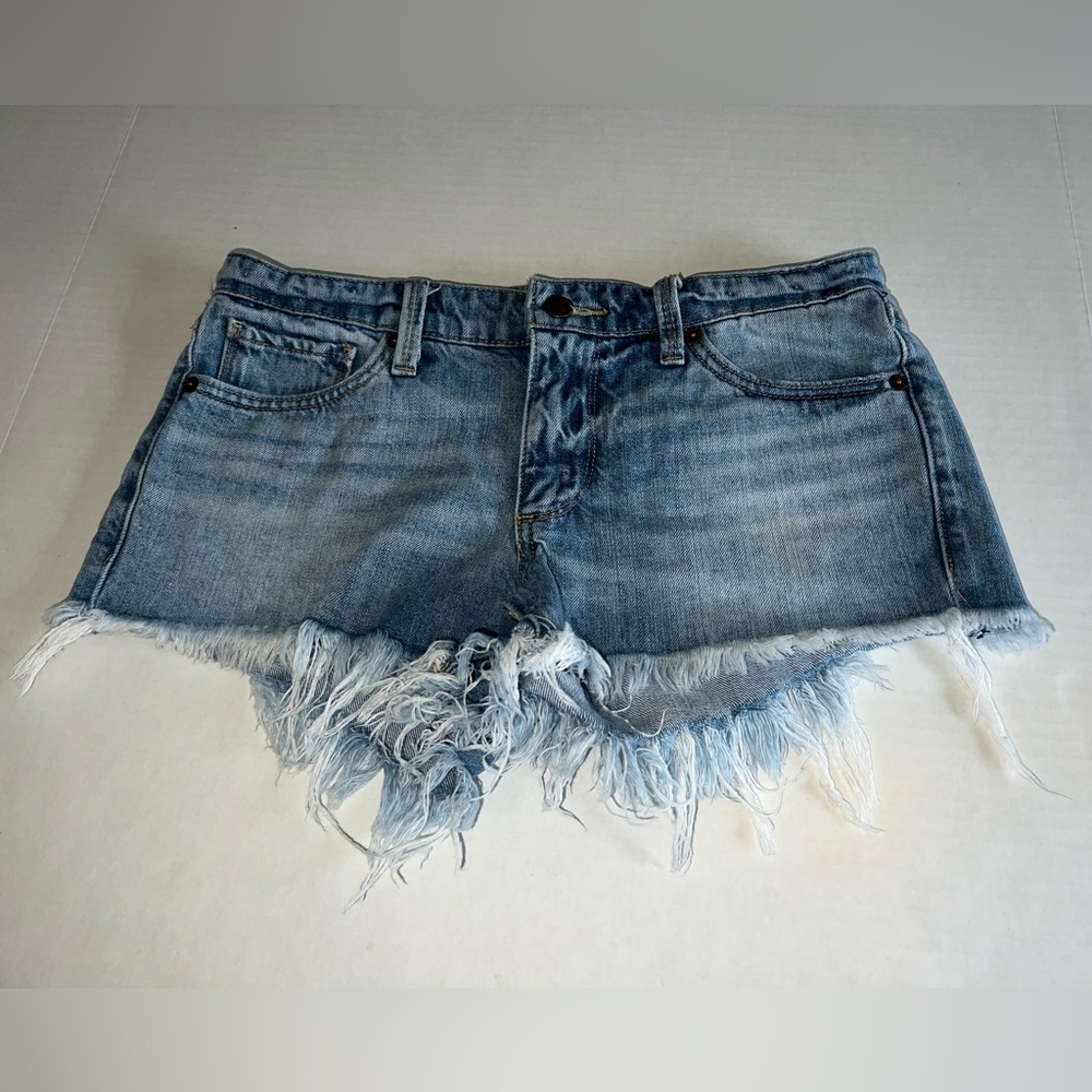 Lucky Brand - The Cut Off Jean Distressed Raw Hem Shorts size 2/26